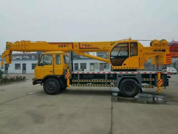 侯马市新区吊车出租_蒸湘吊车租赁对于司机具有哪些要求